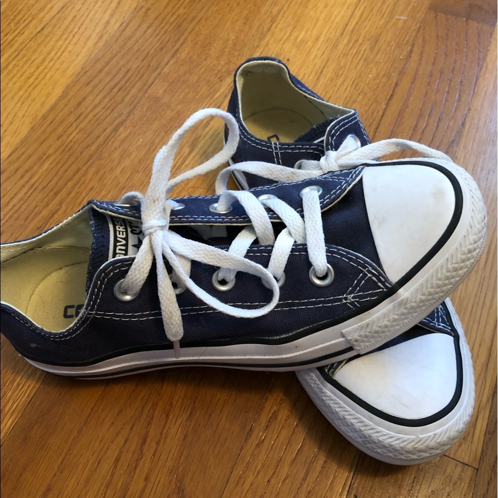 Navy blue converse